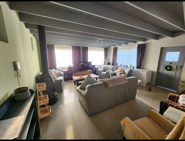 3 BEDROOM FREESTANDING FOR SALE IN GREENDALE